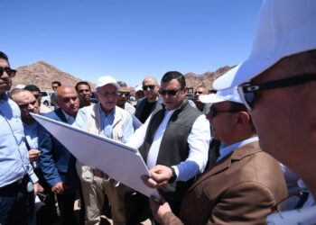 وزير الإسكان يتفقد أعمال تطوير طريقي كمين النبي صالح وأعمال توسعة ورفع كفاءة طريق سانت كاترين