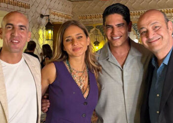 نيللي كريم تتألق في ظهور جديد برفقة عمرو أديب