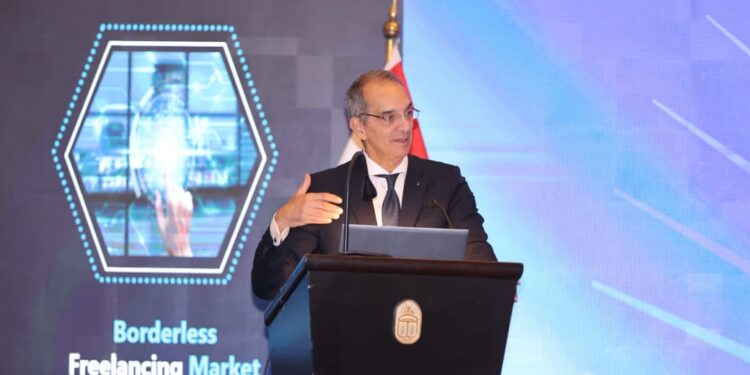 وزير الاتصالات: الاستثمار في تعزيز القدرات الرقمية للدولة وتبني الذكاء الاصطناعي لبناء مصر الرقمية