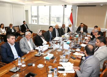 وزير الإسكان يتابع موقف تنفيذ المرحلة الثانية لمحطة تنقية مياه الشرب بطاقة 400 ألف م3/يوم بمدينة ٦ أكتوبر