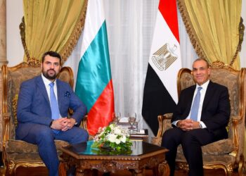 وزير الخارجية والهجرة يستقبل نظيره البلغاري