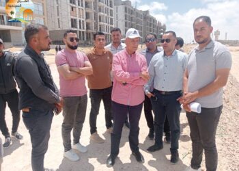 مسئولو “الإسكان” يتابعون المشروعات الجاري تنفيذها بالقرى السياحية