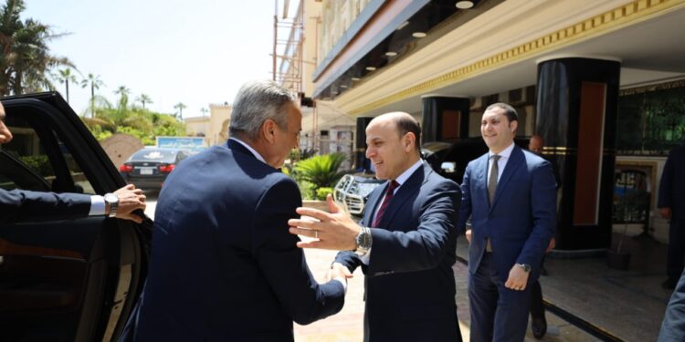 رئيس جهاز حماية المستهلك  رئيس جهاز حماية المستهلك ومحافظ كفر الشيخ يبحثان آليات ضبط الأسواق وأسعار السلع بالمحافظة