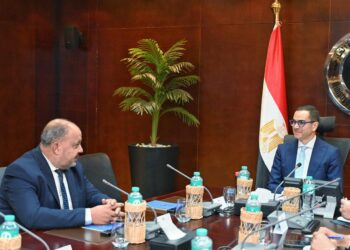 وزير الاستثمار والتجارة الخارجية يبحث مع ممثلي قطاع القطن سبل دعم الزراعة والتصدير وتعزيز المنظومة الوطنية للقطن