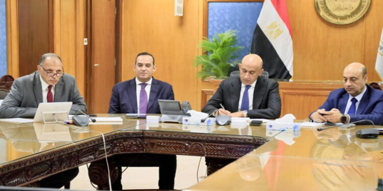 وزير التربية والتعليم يتابع امتحانات الثانوية العامة من خلال غرفة العمليات المركزية بالوزارة