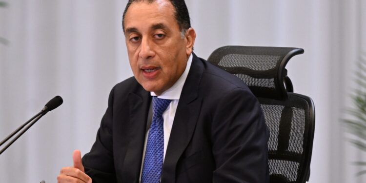 رئيس الوزراء يصل محافظة البحيرة لتفقد ومتابعة سير العمل بعددٍ من المشروعات الخدمية والتنموية