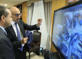 وزير التربية والتعليم يتابع امتحانات الثانوية العامة من خلال غرفة العمليات المركزية بالوزارة