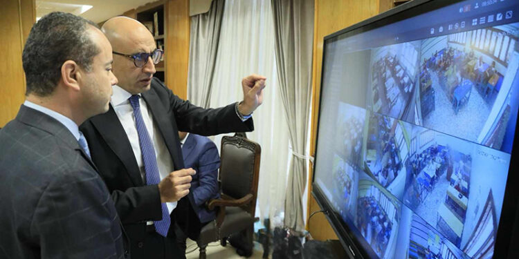 وزير التربية والتعليم يتابع امتحانات الثانوية العامة من خلال غرفة العمليات المركزية بالوزارة