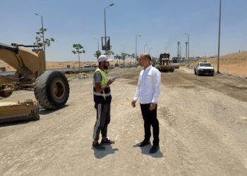 رئيس جهاز مدينة القاهرة الجديدة يتفقد أعمال تطوير محور التسعين الشمالي