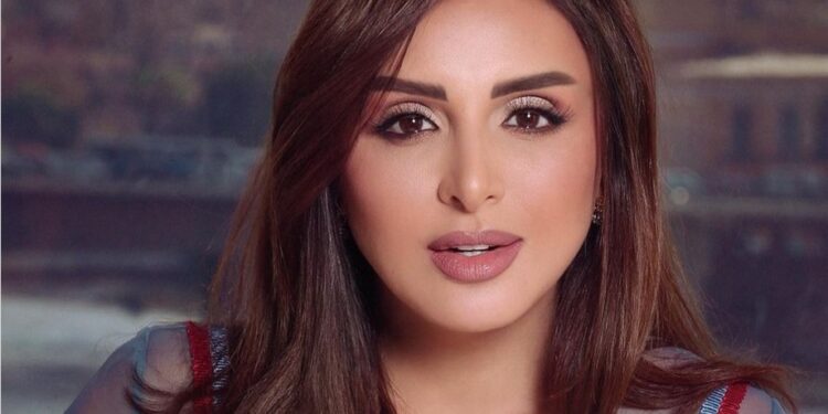 أنغام تخطف الأنظار بإطلالة ذهبية أنيقة على إنستجرام