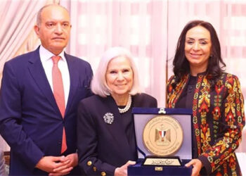 وزيرة التضامن تكرم السفيرة هيفاء أبو غزالة تقديرًا لجهودها