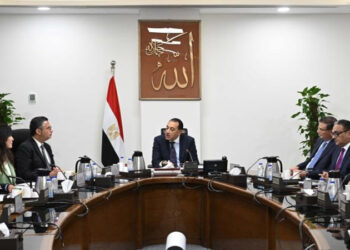 رئيس الوزراء يعقد اجتماعاً لبحث واستعراض فرص وتحديات صناعة السكر