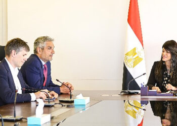 وزيرة التخطيط تصل إلى باريس للمشاركة باجتماعات المجلس الوزاري لمنظمة التعاون الاقتصادي والتنمية