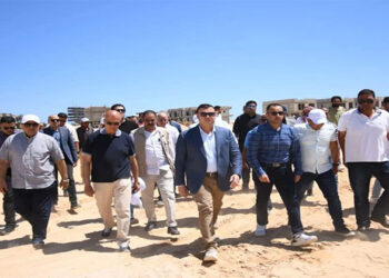 وزير الإسكان يتفقد مشروع بحيرات نيو مارينا والطرق والمداخل  بـ “مارينا الساحل الشمالي”