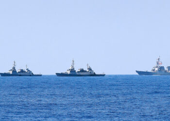 الجيش الإسرائيلي: سفن تابعة للبحرية اعترضت 8 مسيرات إيرانية