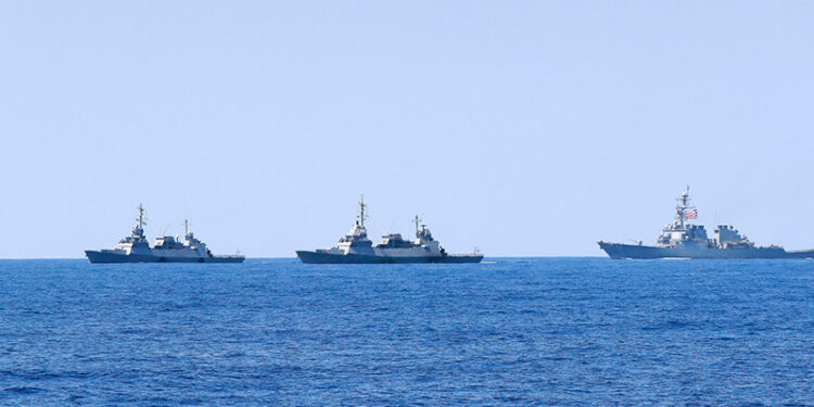 الجيش الإسرائيلي: سفن تابعة للبحرية اعترضت 8 مسيرات إيرانية