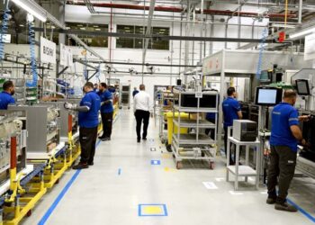 رئيس الوزراء يفتتح مصنعًا للأجهزة المنزلية ومستودعًا ضخمًا لإحدى شركات التجارة الإلكترونية الرائدة في أفريقيا