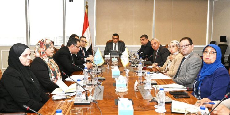 وزير الإسكان يتابع موقف الاستراتيجية الوطنية للعمران والبناء الأخضر والمستدام