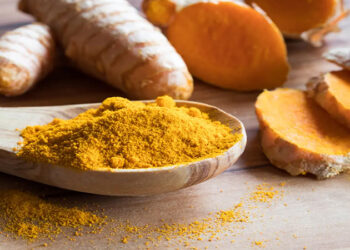 أطعمة تساعد في تخفيف أعراض التهاب المفاصل بشكل طبيعي