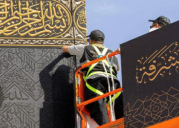 بدء مراسم تغيير كسوة الكعبة المشرفة.. تفاصيل
