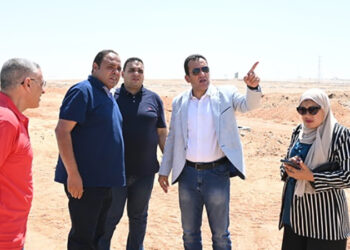 وزير الإسكان يتابع مشروعات المرافق والطرق ومشروع “ديارنا” السكني بمدينة العاشر من رمضان