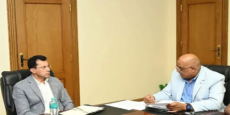 وزير الرياضة يبحث خطة مراكز الشباب للعام المالي 2025/2026 على المستويات الإنشائية والاستثمارية والبرامجية