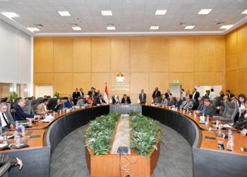 وزير الإسكان يعقد اجتماعه الدوري مع عدد من أعضاء مجلسي “النواب والشيوخ”