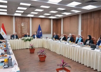 رئيس هيئة الدواء المصرية يترأس الاجتماع الخامس عشر لمجلس إدارة الهيئة