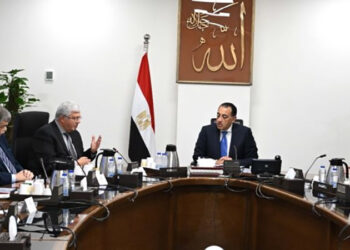 رئيس الوزراء: الجمعة المقبل سيتم استئناف ضخ الغاز لعدد من المصانع التي توقفت خلال الأيام الماضية