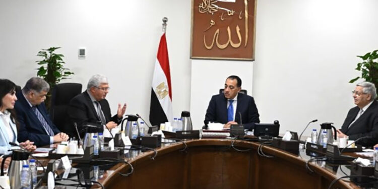 رئيس الوزراء: الجمعة المقبل سيتم استئناف ضخ الغاز لعدد من المصانع التي توقفت خلال الأيام الماضية