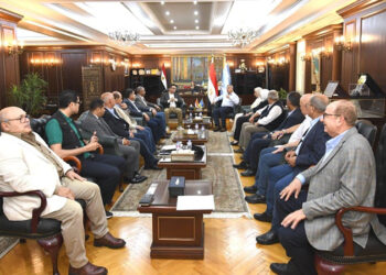 وزير الإسكان ومحافظ الإسكندرية يعقدان اجتماعًا لمتابعة ملفات العمل والمشروعات المشتركة