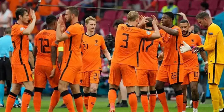 هولندا تستهل تصفيات كأس العالم 2026 بمواجهة فنلندا