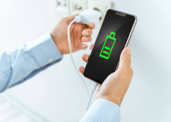 هل تقتل بطارية هاتفك دون أن تدري؟.. عادات يومية تهدد عمر الجهاز وسلامته