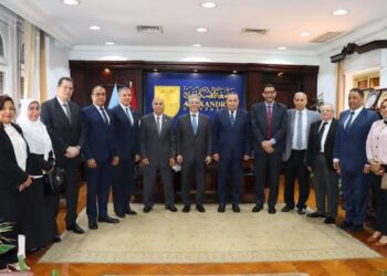 جامعة الإسكندرية ومصلحة الجمارك يوقعان بروتوكول تعاون لتعزيز الاستثمار في العنصر البشري