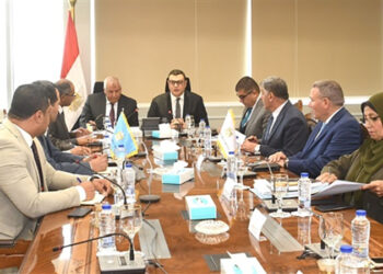 وزير الإسكان ومحافظ الوادي الجديد يبحثان عددًا من ملفات التعاون المشترك المتعلقة بمياه الشرب والصرف الصحي