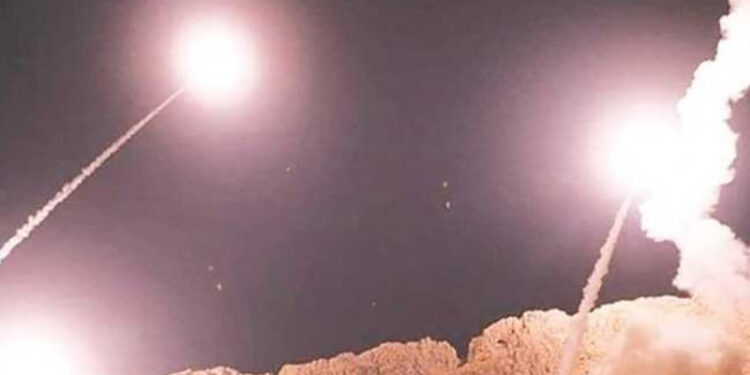 إعلام إسرائيلي: ارتفاع أعداد المصابين إلى نحو 100 جراء الهجمات الصاروخية الإيرانية