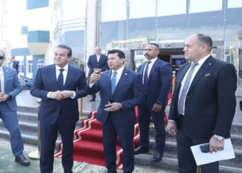 وزير الصحة يشهد إطلاق مبادرة «بإيدينا ننقذ حياة» للتوعية بالموت المفاجئ والتدريب على جهاز مزيل الرجفان