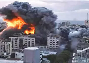 إعلام إسرائيلي: دوي انفجارات في تل أبيب والقدس بسبب الصواريخ الإيرانية