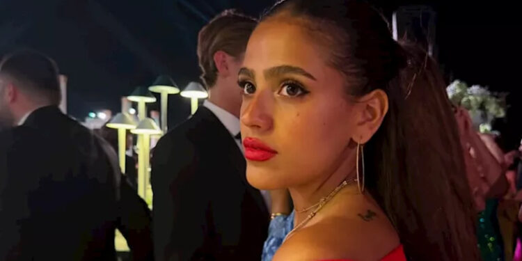 جنا عمرو دياب تسجل أحدث أغانيها