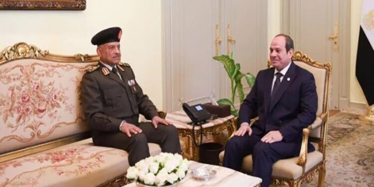 عاجل.. الرئيس السيسي يستقبل وزير الدفاع في القصر الرئاسي بمدينة العلمين