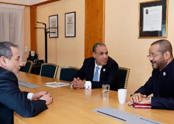 وزﯾﺮ اﻟﺨﺎرﺟﯿﺔ والهجرة ﯾﻌﻘﺪ اﺟﺘﻤﺎعًا ﺛﻼثيًا مع وزﯾﺮي ﺧﺎرﺟﯿﺔ ﻋﻤﺎن وإﯾﺮان