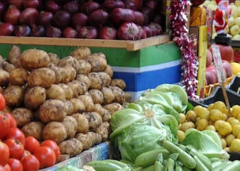 أسعار الخضار والفاكهة اليوم الثلاثاء