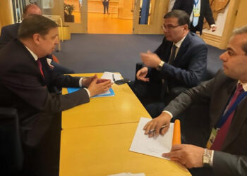 وزير الزراعة يبحث مع نظيره الأسباني تعزيز التعاون المشترك بين البلدين