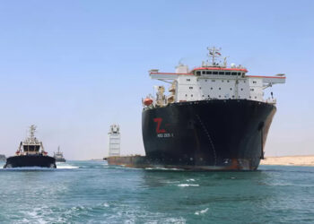 الفريق أسامة ربيع: تعاملنا بشكل فوري واحترافي مع حادث جنوح سفينة الغطس RED ZED1