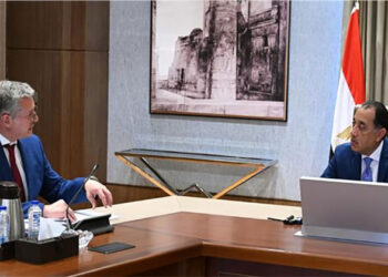 رئيس الوزراء يلتقى وزير البترول والثروة المعدنية لمتابعة عدد من ملفات العمل