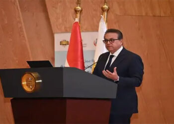 وزير الصحة والسكان بتكثيف جهود الرقابة والمتابعة الميدانية على المنشآت الصحية