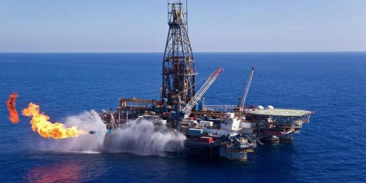 فاتورة الطاقة بالصيف ترتفع لـ 3 مليارات دولار شهرياً… الحكومة تبرم صفقات لاستيراد الغاز المسال