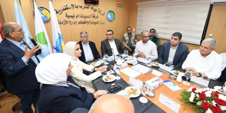وزير الإسكان ومحافظ الإسكندرية يتابعان سير العمل بمنظومتي مياه الشرب والصرف الصحي