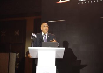 الرئيس التنفيذي لجهاز تنمية المشروعات يعرض حوافز الدولة التمويلية والضريبية للنهوض بقطاع المشروعات المتوسطة والصغيرة