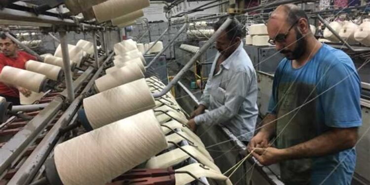 نقابة الغزل والنسيج تعلن عن فرص عمل بمرتبات 7 آلاف جنيه شهريًا